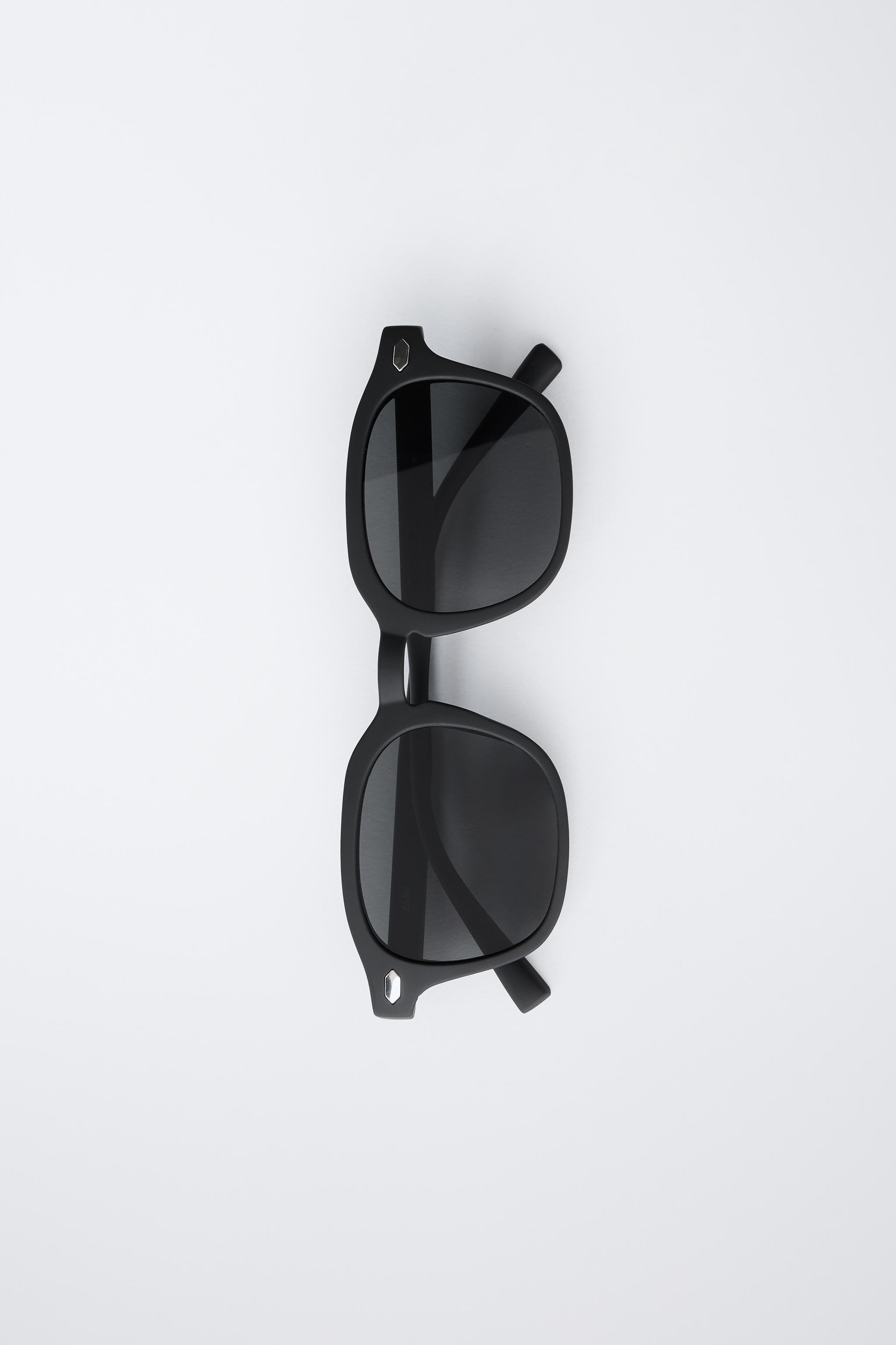 SUNGLASSES WITH RUBBERIZED FINISH